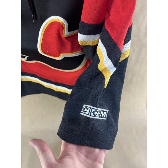 Vintage Calgary Flames NHL CCM Jersey (Men’s Size S) - Picture 6 of 7